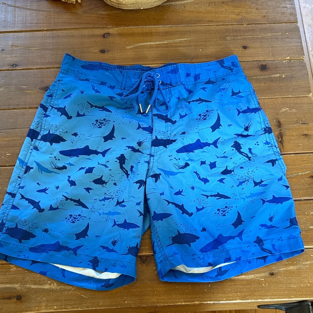 Southern Tide Shark Print Board Shorts Size M